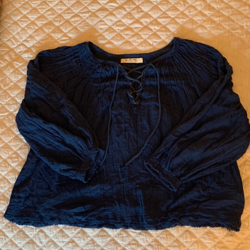 Free People Navy Blue Top size large! Very soft and breathable.